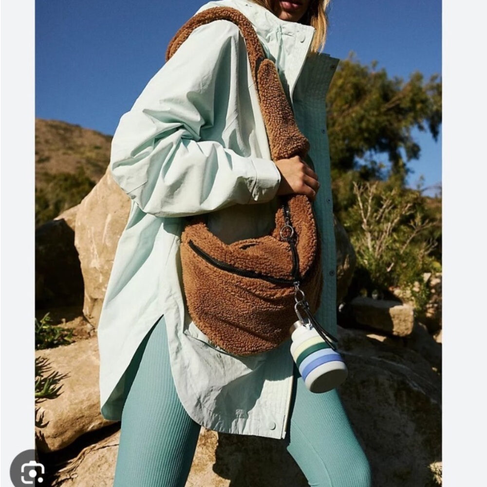 Free People - FP Movement Sherpa Overachiever Sling Bag NWOT - Picture 3 of 8
